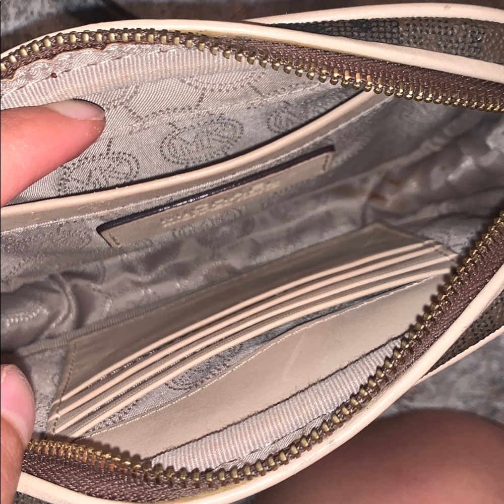 Brown and Gold MK Jet Set Crossbody Purse. - Picture 5 of 7